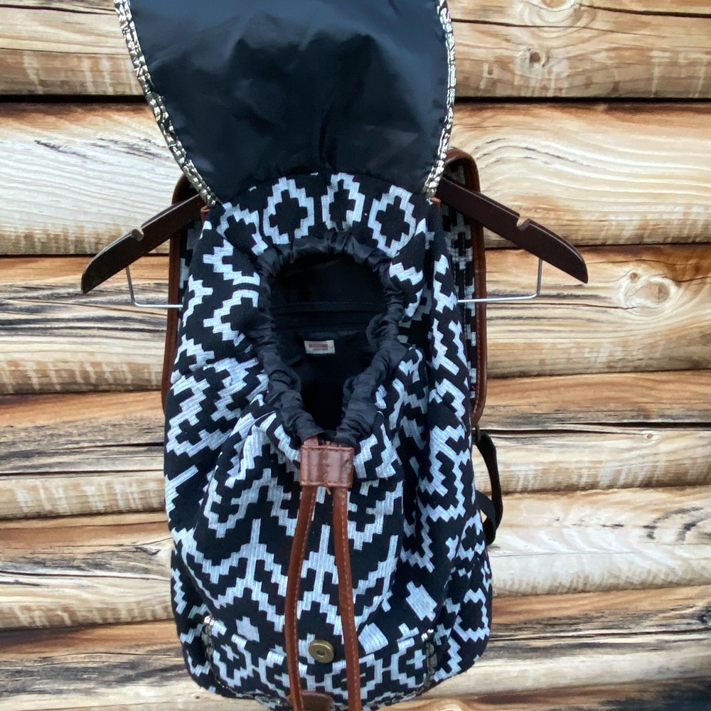 Nwot Print Backpack - image 5